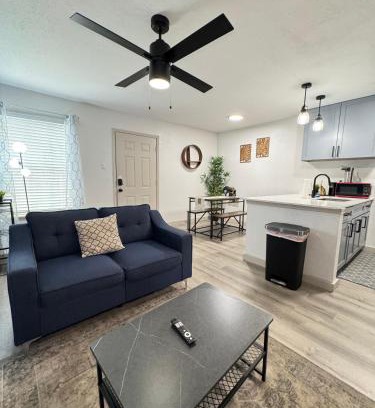 Park Central Apartment | DT Dallas l Luxe Stays 1BD Apt