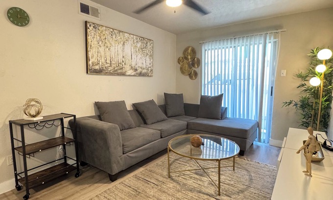 Park Central Apartment | DT Dallas Retro OASIS 1BED/1BATH