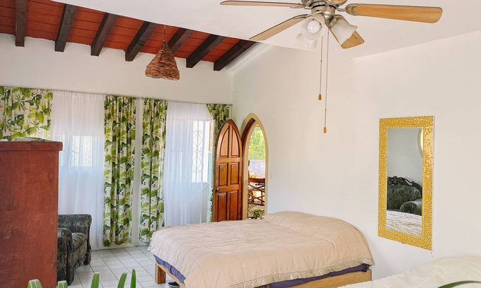 Emiliano Zapata Apartment | Pet-Friendly Apartment in Romantic Zone with Sunny Patio