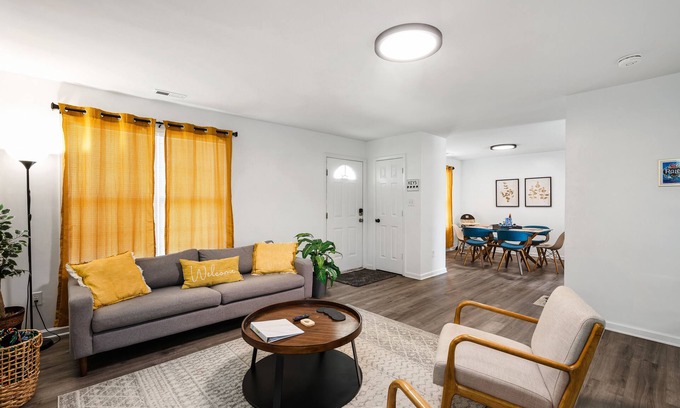 Downtown House | DTGem: Walkable Stay with Self Check-In & Rain Shower