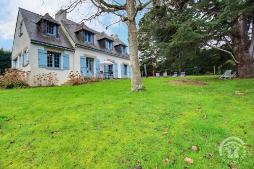 Lancieux House | Relax at Du Corps de Garde with Oceanfront Amenities