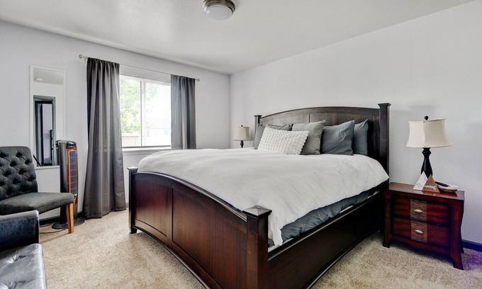 Loveland House | Discover the Gem on Turquoise Street - Perfect for Families!