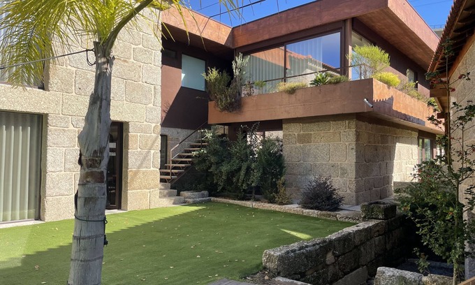 Guimaraes House | Ocean View Retreat at Duas Quintas: Family-Friendly Escape