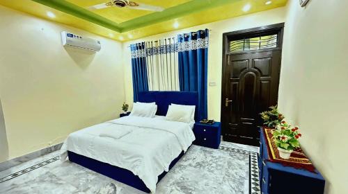 Karachi House | Comfortable Dubai Guest House in Karachi with Ocean View