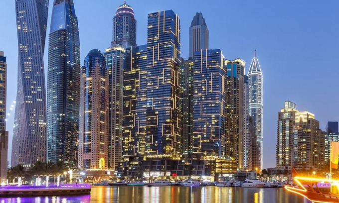 Dubai Marina Apartment | Dubai Marina Gate 2: Family-Friendly Apartment with Pool