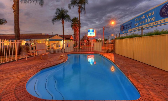 Dubbo Resort | Pet-Friendly Dubbo Midstate Motor Park with Pool & Kitchen