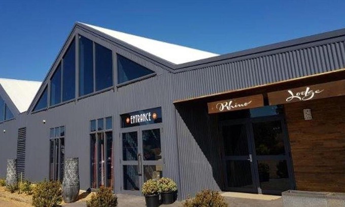Dubbo Other | Discover Dubbo Rhino Lodge: Pool, Breakfast & Family-Friendly