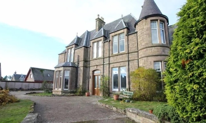 Nairn House | Discover Duchally: Family-Friendly Stay with Great Amenities