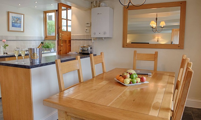 Fowey Cottage | Idyllic Four-Star Cottage in Fowey with Family-Friendly Amenities