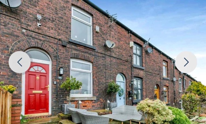 Delph House | Duck Cottage beautiful views countryside village