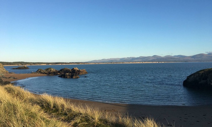 Malltraeth Cottage | Oceanfront Retreat at Duck House with Spa & Breakfast
