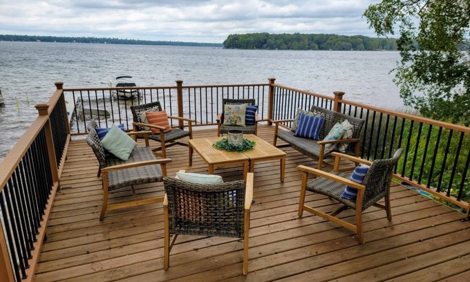 Grawn House | Discover Duck Lake Landing: Ideal for Families, 10/10 Rated!