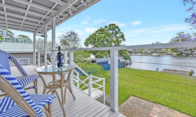 Dora Creek House | Unforgettable Ducky's Waterfront Lodge at Dora Creek