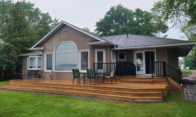 Duclos Point Cottage | Unforgettable Duclos Point Lakefront with Breathtaking Vistas