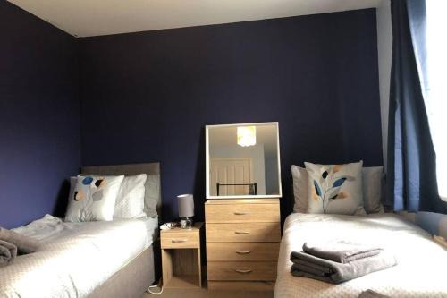 Dudley House | Cozy Dudley House for Staycations & Contractors - Sleeps 7