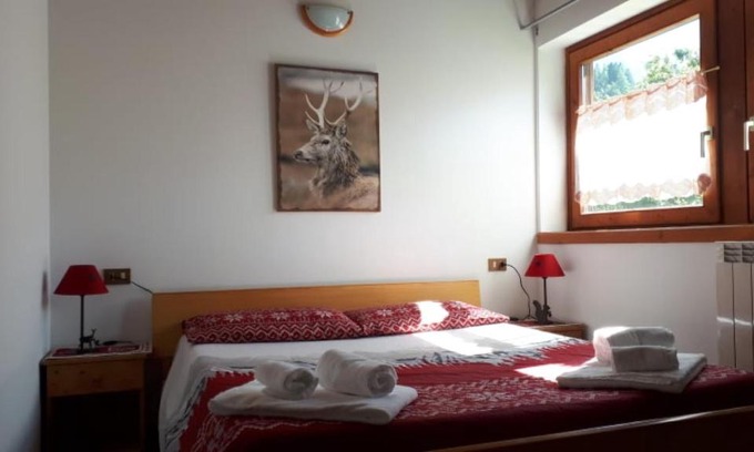 Vezza d'Oglio House | Comfortable Stay at Due Parchi B&B with Ocean View