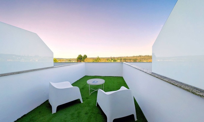 Arzua House | Welcoming Duerming Villa de Arzúa: Family-Friendly Retreat
