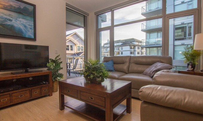 James Bay Condo | Duet Delight: Gorgeous Double Ensuite in James Bay
