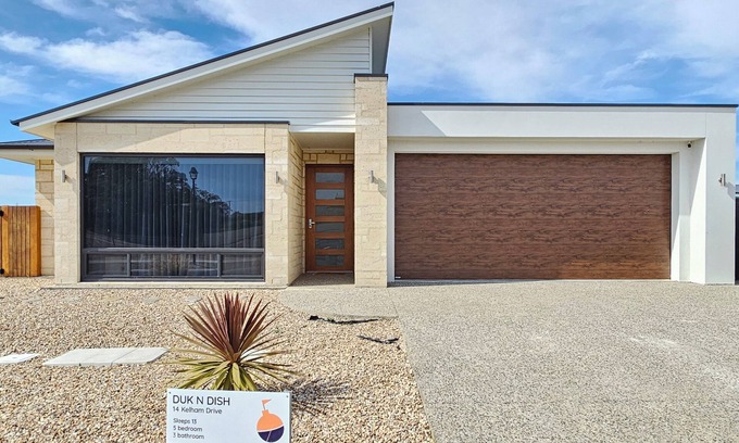Waterhouse House | Unforgettable Duk N Dish: Family-Friendly & Gourmet Kitchen