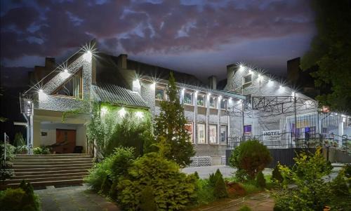 Radruz Hotel | Pet Friendly DUKAT: Family & Accessible Stay Awaits