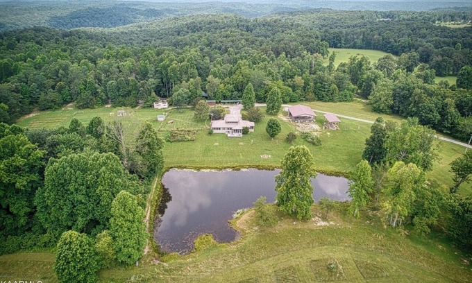 Wilder RV Rental | Duke's Cedar - RV Spot (Full Hook Ups)