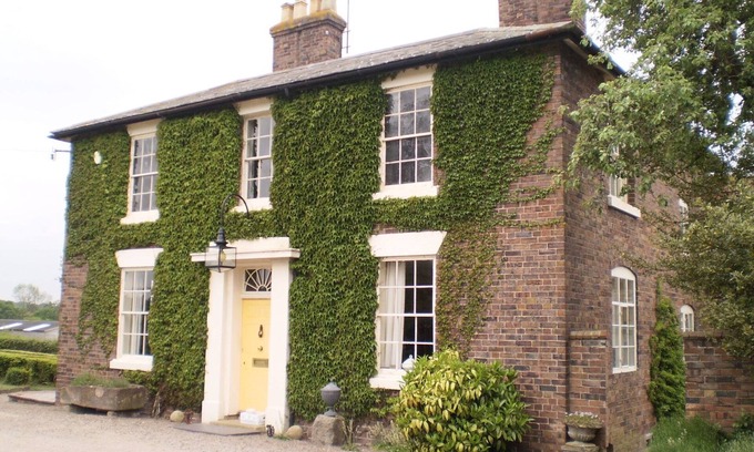 Bridgnorth Apartment | Experience Duken Courtyard Cottage: Perfect for Families