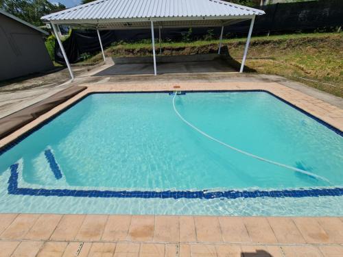Mandini Bed & Breakfast | Discover Eagles Nest Mandini: Family-Friendly & Pool Access
