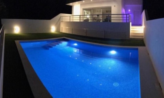 Salema House | DuMar Beachouse: Guest Rated 8.9 with Oceanfront Views
