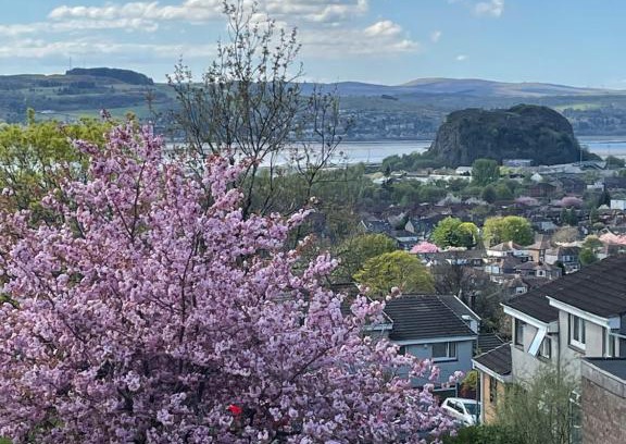 Dumbarton Apartment | Outstanding Dumbarton With A View - Guest Rated 8.7/10