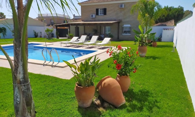 El Puerto de Santa Maria Villa | Discover Dunas Villa: Oceanfront Oasis with 10/10 Rating