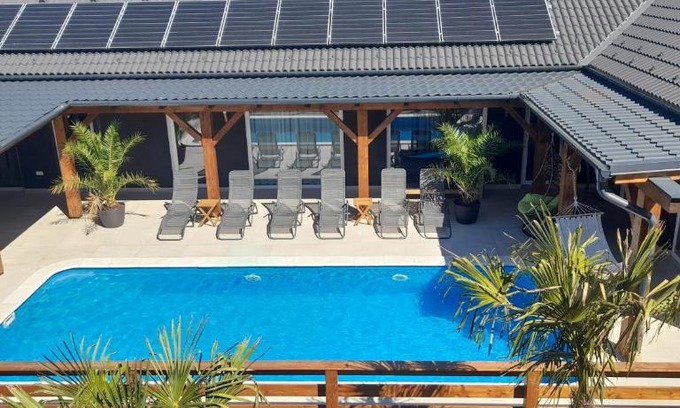 Akaszto House | Top-Rated Dunavölgyi Vendégház with Pool & Hot Tub