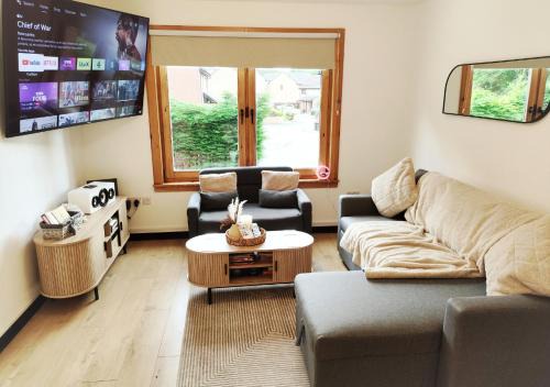 Glenisla House | Dundee Beach Villa: Guest Rated 9.5, Family & Pet Friendly