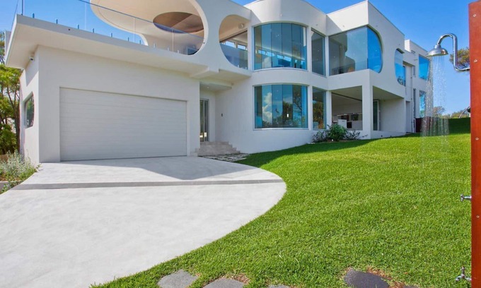 Forresters Beach House | Beachfront Escape at Dunderave - Rated 10/10 by Guests