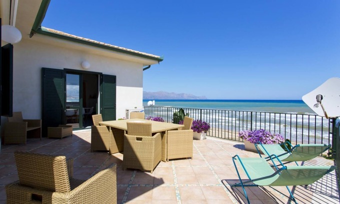 Alcamo Marina Villa | Relax in Dune Home: 3-Bedroom Retreat with Pool & Spa