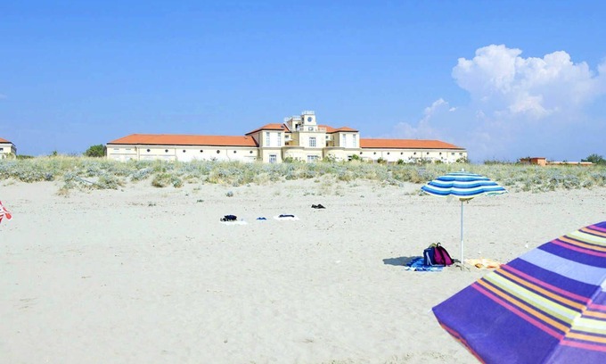 Calambrone Apartment | Regina-Elena: Breathtaking Sea View Apartment on the Beach