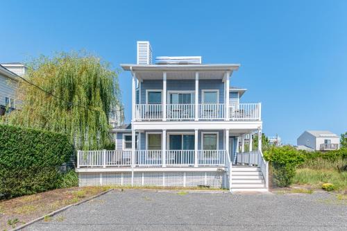 West Hampton Dunes House | Family-Friendly Dune Road House with Kitchen Amenities