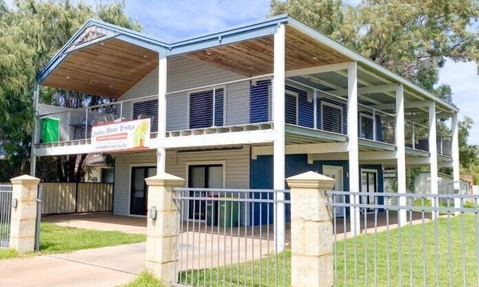 Lancelin House | Pet-Friendly Dune View with Spectacular Sand Dune Vistas