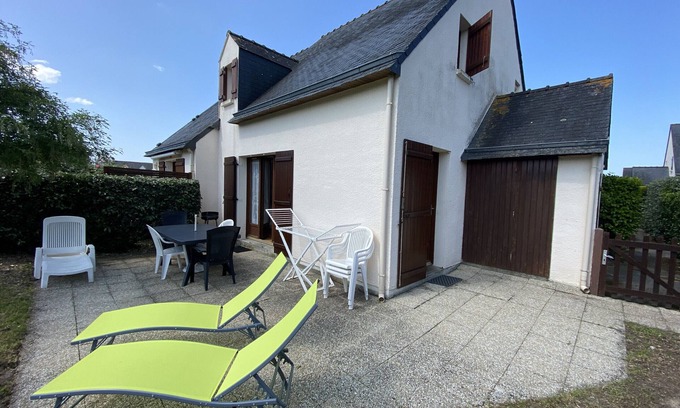 Erdeven House | Discover CLOS DUNES: Pool, Garden & Pet-Friendly Stay