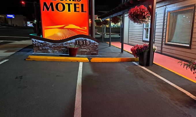 Orchard District Hotel | Budget-Friendly Dunes Motel in Bend - Family Friendly Stay