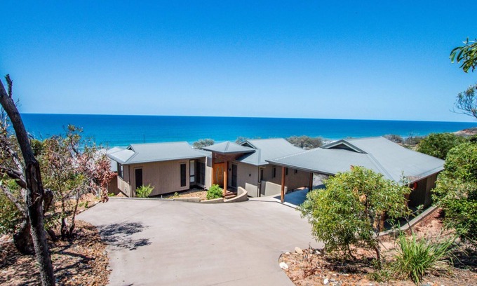 Agnes Water House | Oceanfront Retreat at DUNES on SUNRISE AT 1770, Rated 8/10