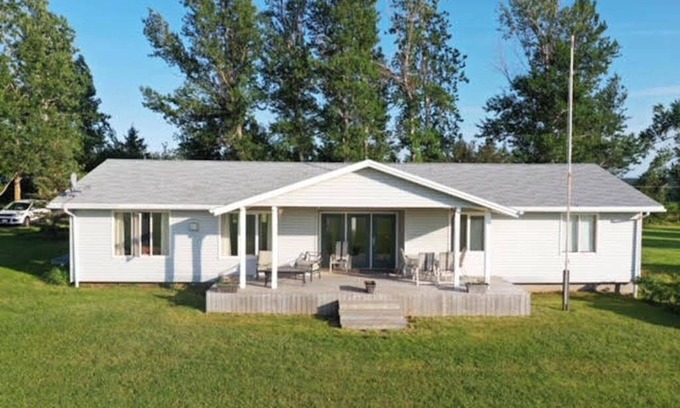 Anne's Land Cottage | Charming Dunes View Cottage: Pet Friendly & Pool Access