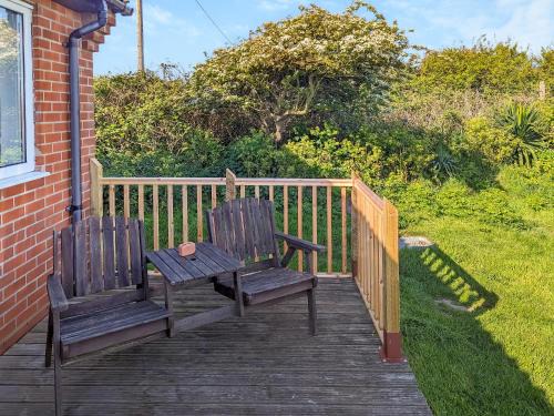 Sea Palling House | Pet-Friendly Retreat at Duneside - Rated 9/10 by Guests