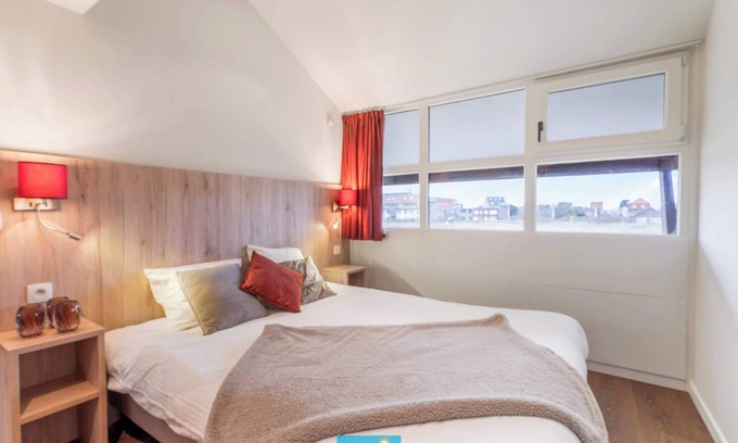 Westende House | Cozy Dunewave House for 8 Near Ocean in Westende
