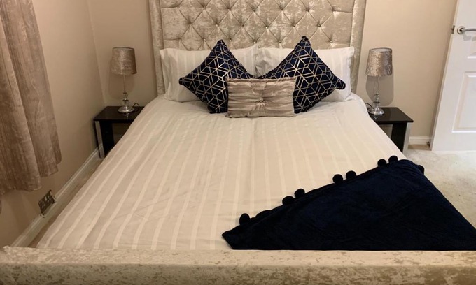Dunfermline Apartment | Convenient Dunfermline GF Flat Near Train Station & Shops