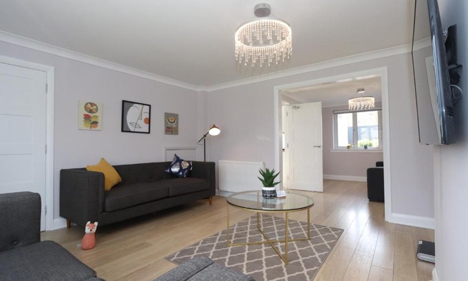 Pitcorthie House | Discover Dunfermline: Family-Friendly 4-Star Retreat