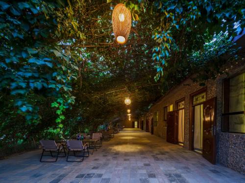 Mingsha Mountain and Crescent Spring House | Comfortable Stay at Dunhuang Hu Yang Inn - Top Rated 8.8