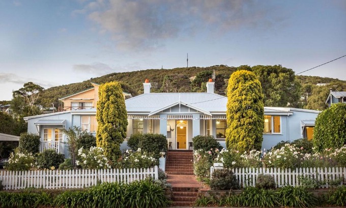 Albany Bed & Breakfast | Experience Dunmoylen House: 4-Star Comfort for Families