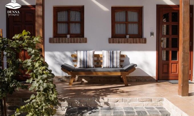 Nagymaros House | Oceanfront Dunna Vendégház - Guest Rated 9.7/10