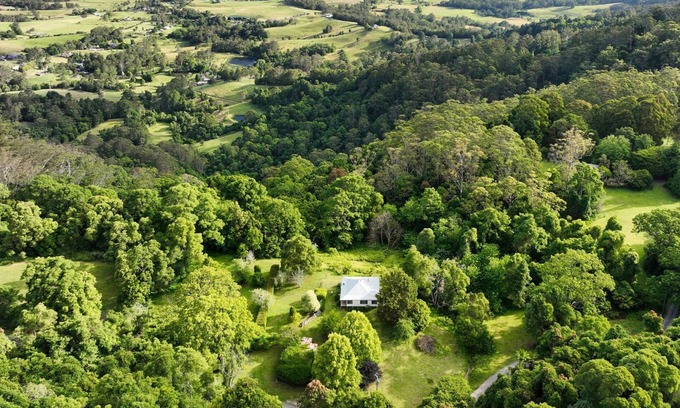 Beaumont House | Unforgettable Dunrose Cottage with Breathtaking Mountain Views