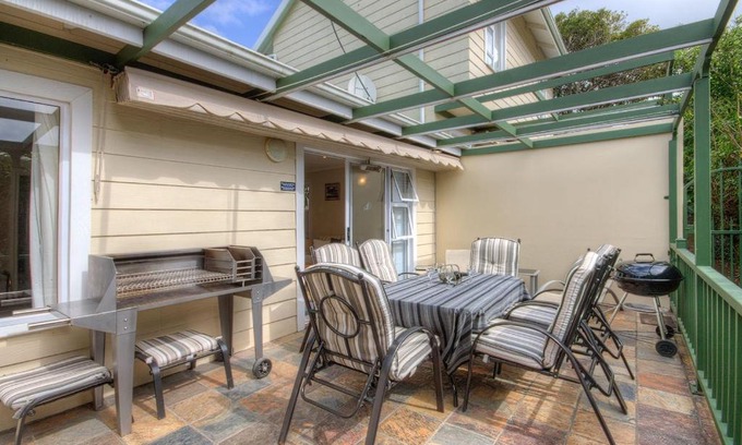 Kenton on Sea Apartment | Oceanfront Escape at Dunwerkin Self Catering - Rated 9/10